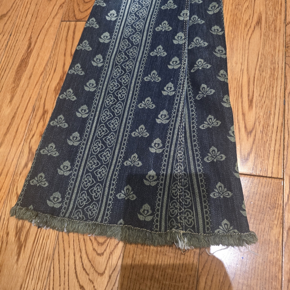 Patterned Flare Jeans - Picture 5 of 5